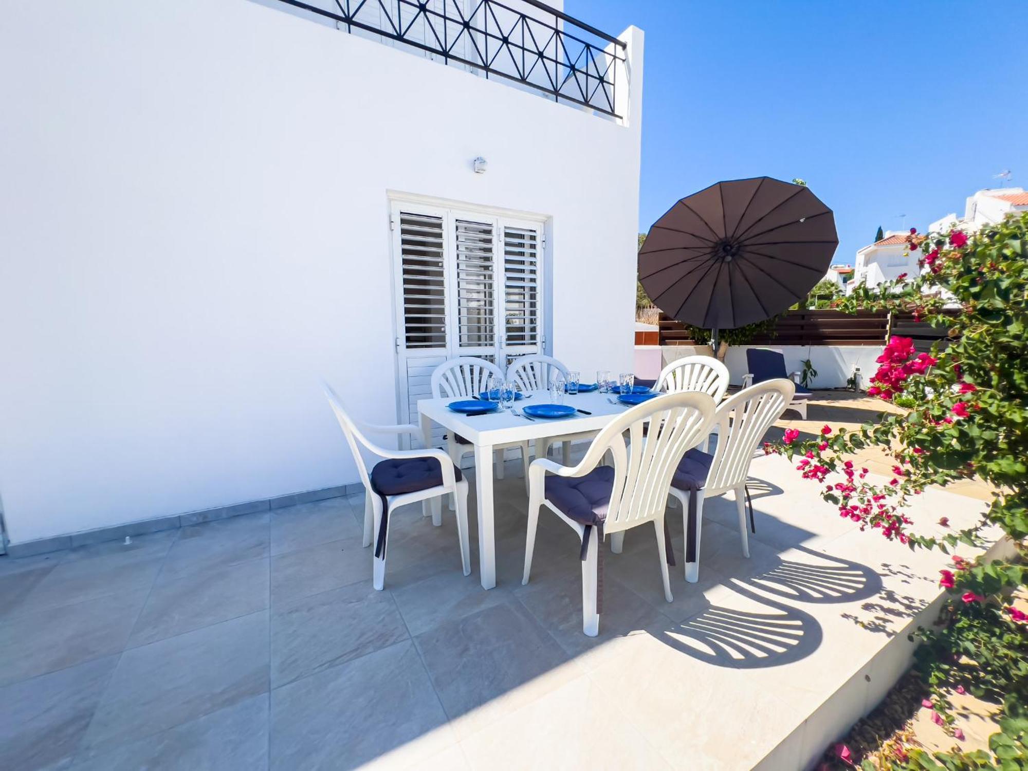 Sunny Villa *