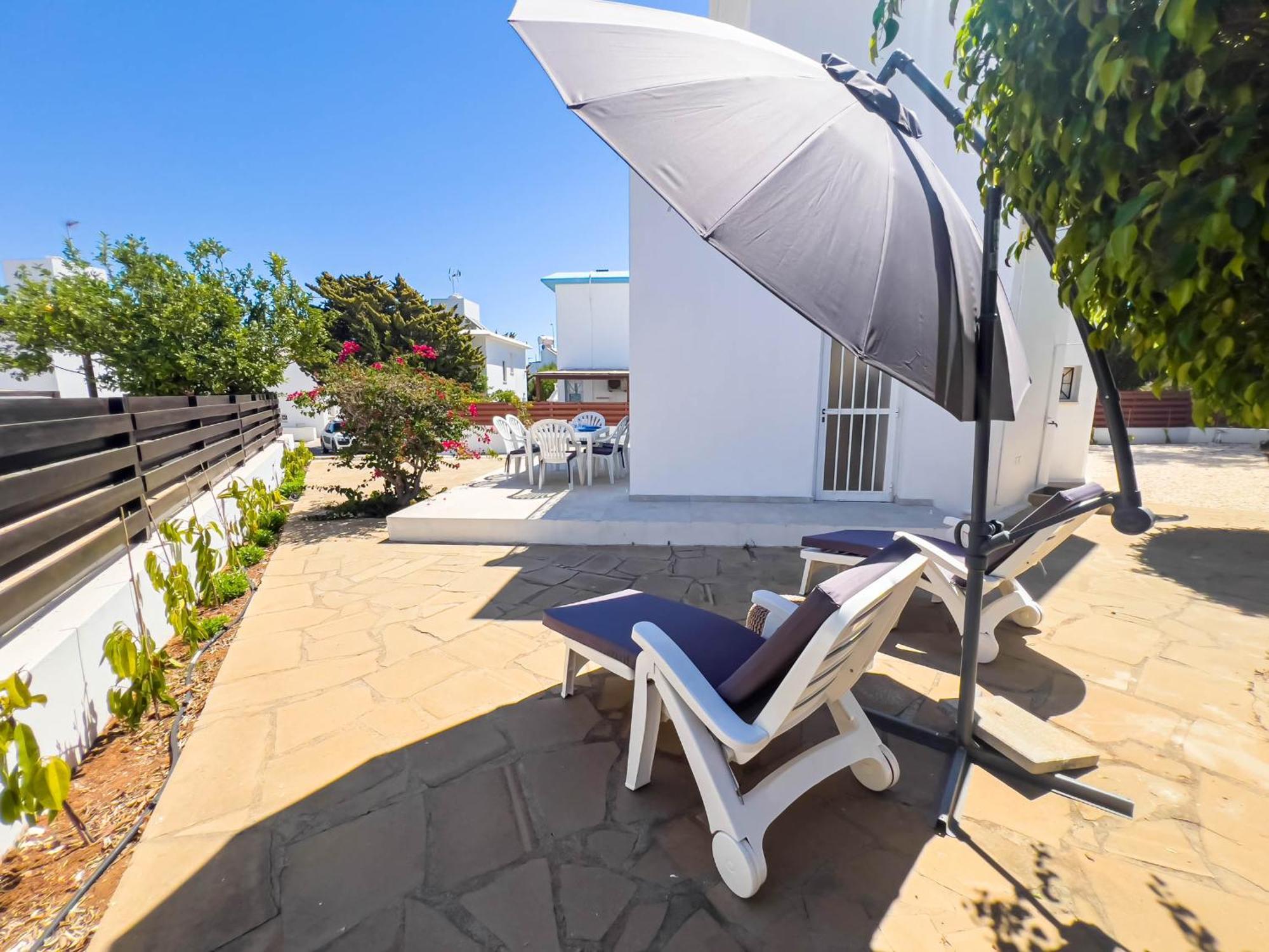 Sunny Villa *